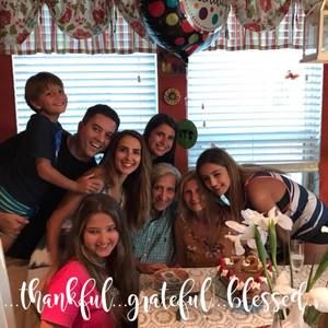 Meet your Posher, Estela